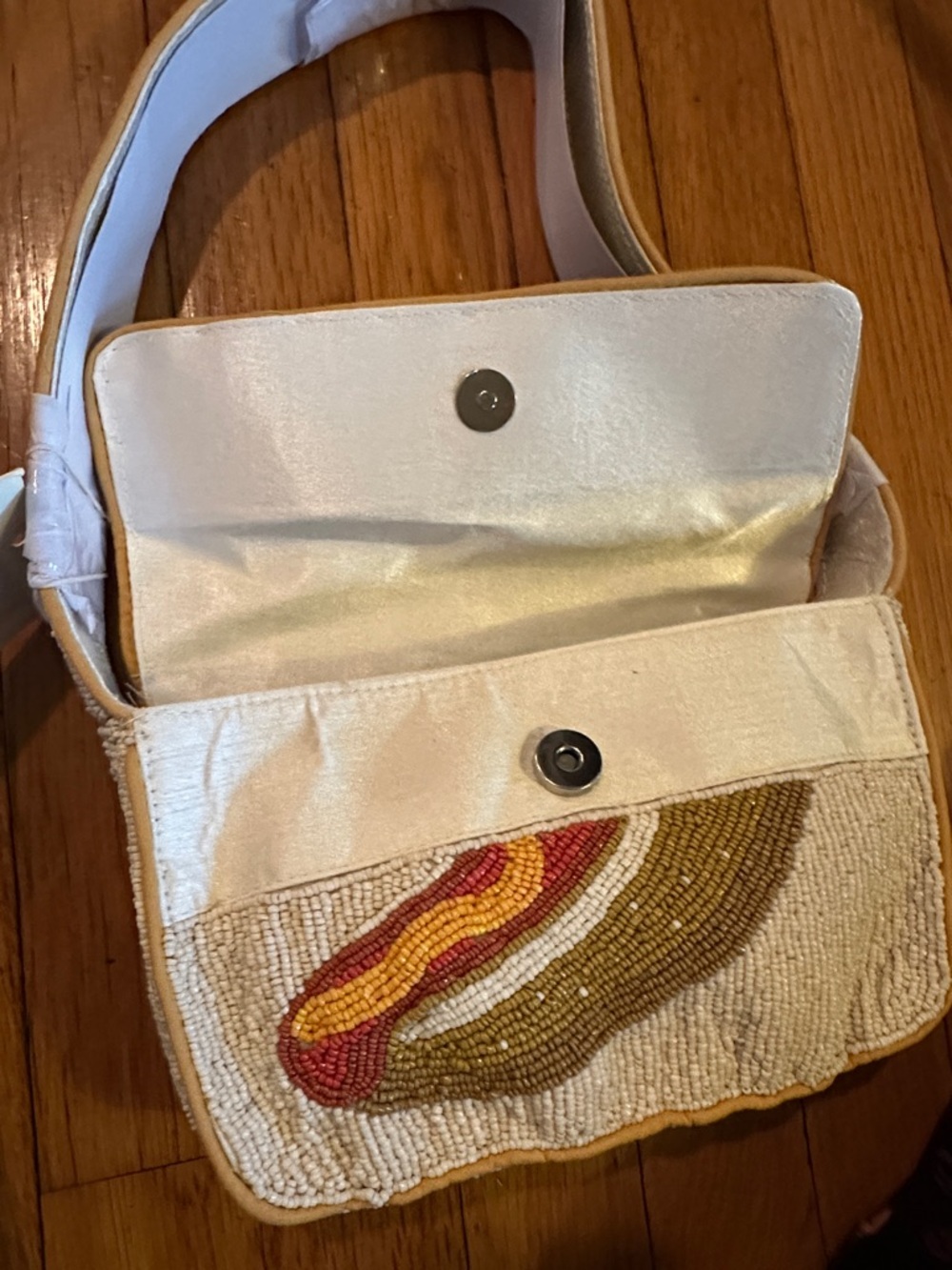 🌭 Viral Beaded Hot Dog Bag – NWT | Statement Piece | Super Unique - Picture 3 of 3